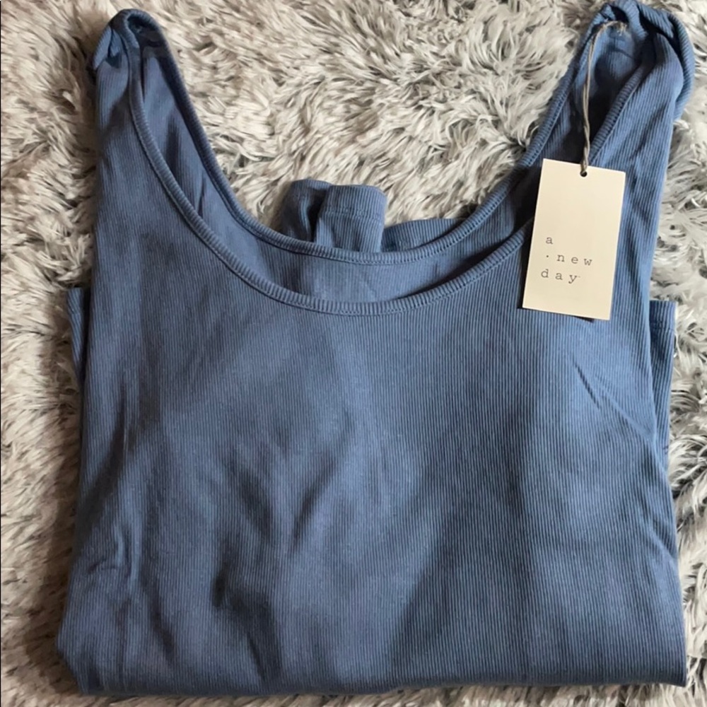 Long sleeve big neck scoop top.